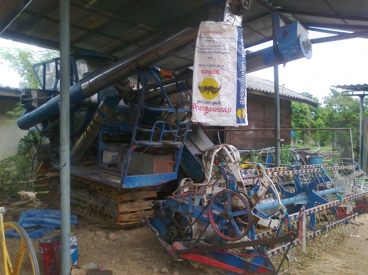 ขาย..รถเกี่ยวข้าวศักดิ์พัฒนา รถสวย สภาพใหม่ พร้อมใช้งาน