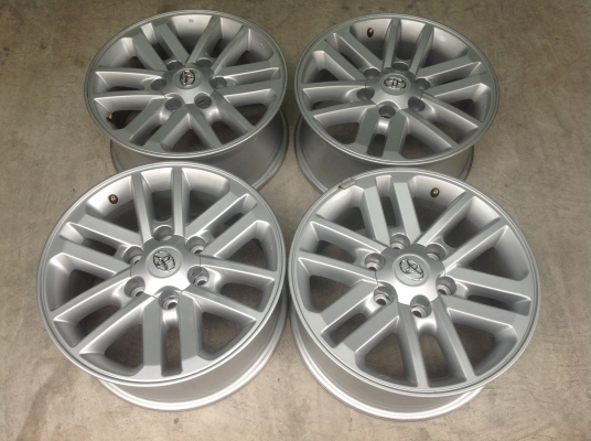 ขายถูก ล้อแม็กซ์โตโยต้า ฟอร์จูนเน่อร์17" ล้อสวยมาก สภาพดีใหม่มาก ขายราคา 9,000 บาท สนใจสอบถามได้ที่ 089-6669061