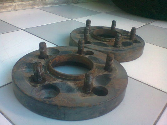 ล้อแม็ก 18 พร้อมอแดปเตอร์ 1นิ้ว ล้อแม็ก 18 พร้อมอแดปเตอร์ 1นิ้ว