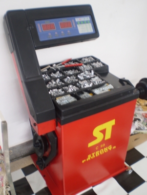 ขายเครื่องถ่วงล้อ ST
