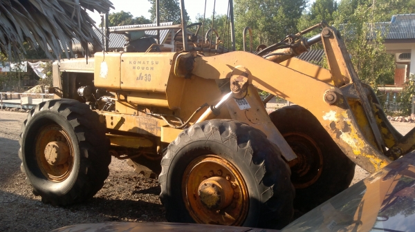 ขายรถตัก KOMATSU รุ่น JH 30 B รถนอก เกียร์ดี เครื่องแน่น ปั๊มเร็ว มีใบนำเข้า พร้อมใช้งาน ติดต่อ ทวีเดช 081-970-1769