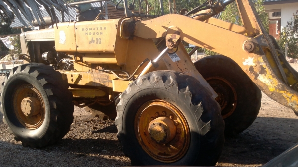 ขายรถตัก KOMATSU รุ่น JH 30 B รถนอก เกียร์ดี เครื่องแน่น ปั๊มเร็ว มีใบนำเข้า พร้อมใช้งาน ติดต่อ ทวีเดช 081-970-1769