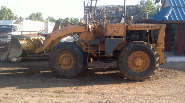 ขายรถตัก KOMATSU รุ่น JH 30 B รถนอก เกียร์ดี เครื่องแน่น ปั๊มเร็ว มีใบนำเข้า พร้อมใช้งาน ติดต่อ ทวีเดช 081-970-1769