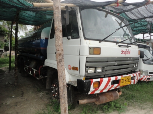 10 ล้อบรรทุกน้ำมัน NISSAN เครื่อง 190 แรง ถัง 16000 ลิตรโหลดล่าง