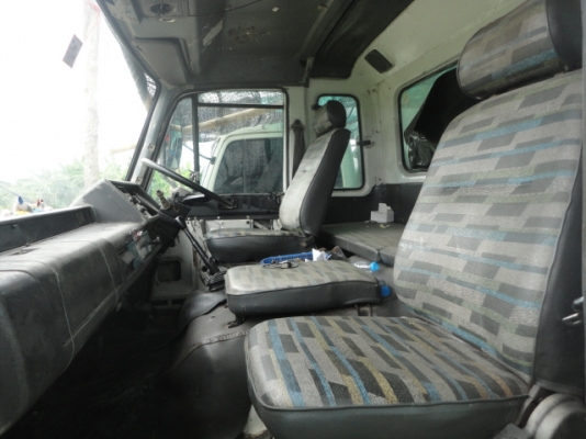 10 ล้อบรรทุกน้ำมัน NISSAN เครื่อง 190 แรง ถัง 16000 ลิตรโหลดล่าง