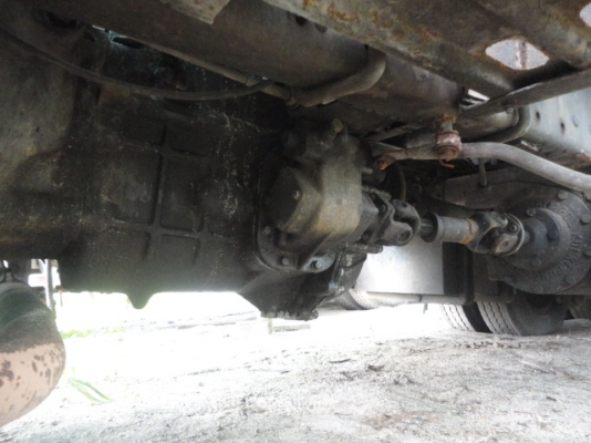 10 ล้อบรรทุกน้ำมัน NISSAN เครื่อง 190 แรง ถัง 16000 ลิตรโหลดล่าง