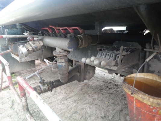 10 ล้อบรรทุกน้ำมัน NISSAN เครื่อง 190 แรง ถัง 16000 ลิตรโหลดล่าง