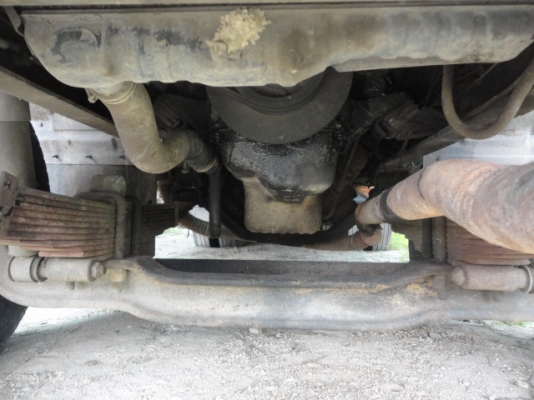 10 ล้อบรรทุกน้ำมัน NISSAN เครื่อง 190 แรง ถัง 16000 ลิตรโหลดล่าง