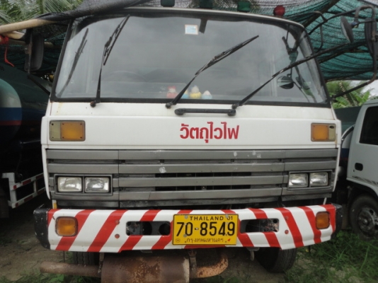 10 ล้อบรรทุกน้ำมัน NISSAN เครื่อง 190 แรง ถัง 16000 ลิตรโหลดล่าง