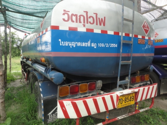 10 ล้อบรรทุกน้ำมัน NISSAN เครื่อง 190 แรง ถัง 16000 ลิตรโหลดล่าง