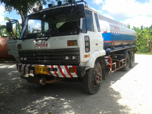 10 ล้อบรรทุกน้ำมัน NISSAN เครื่อง 190 แรง ถัง 16000 ลิตรโหลดล่าง