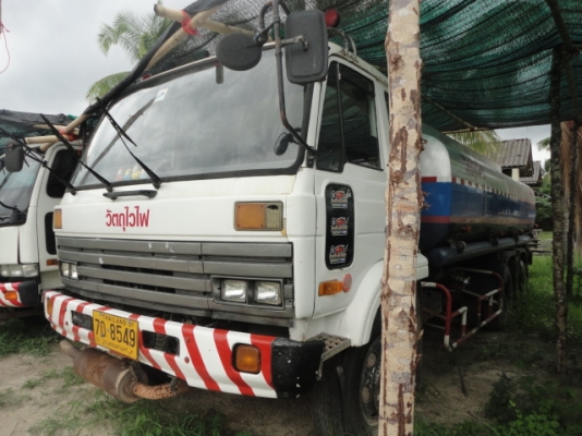 10 ล้อบรรทุกน้ำมัน NISSAN เครื่อง 190 แรง ถัง 16000 ลิตรโหลดล่าง