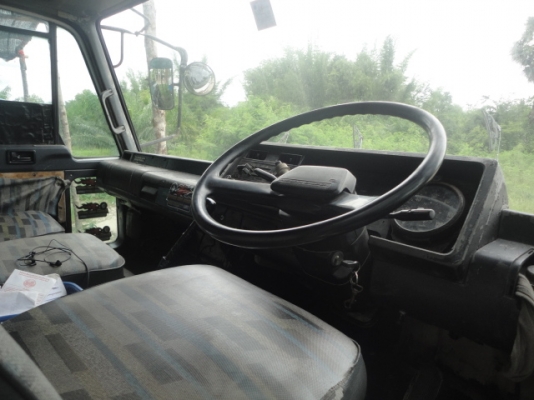 10 ล้อบรรทุกน้ำมัน NISSAN เครื่อง 190 แรง ถัง 16000 ลิตรโหลดล่าง