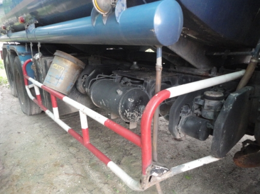 10 ล้อบรรทุกน้ำมัน NISSAN เครื่อง 190 แรง ถัง 16000 ลิตรโหลดล่าง