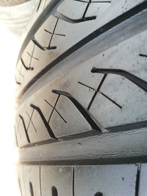 ขายยาง195/55/15 ปี 4709 YOKOHAMA Adrive 1 ชุด  ราคา :  2,400.00  บาท