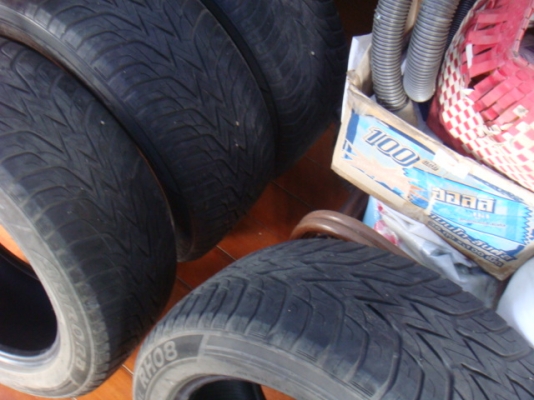 ขายยาง Aurora  265/50/20 ปี 09