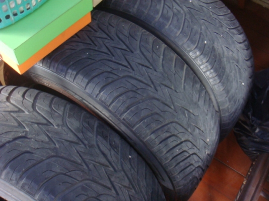 ขายยาง Aurora  265/50/20 ปี 09