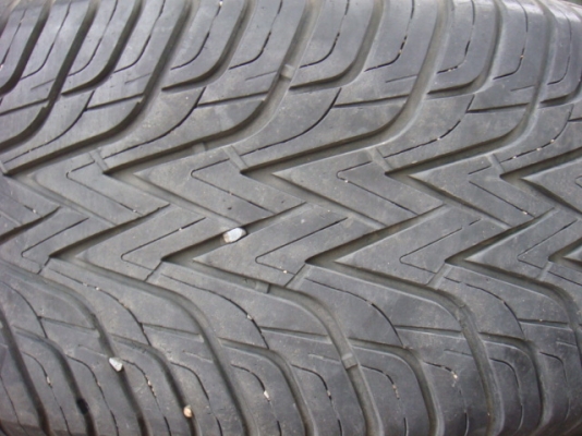 ขายยาง Aurora  265/50/20 ปี 09