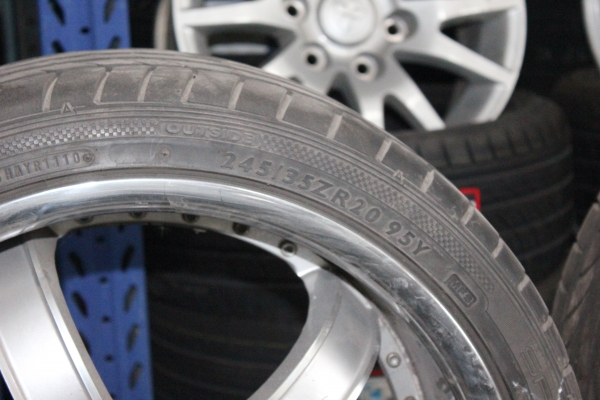 ขายล้อขอบ20 กว้าง8.5  5/114 พร้อมยาง  17000.- ครับ