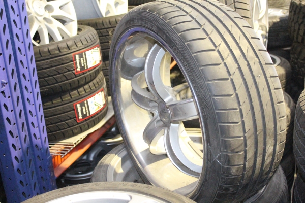 ขายล้อขอบ20 กว้าง8.5  5/114 พร้อมยาง  17000.- ครับ