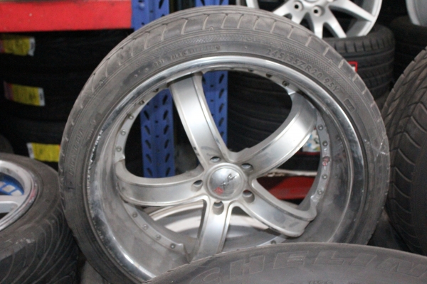 ขายล้อขอบ20 กว้าง8.5  5/114 พร้อมยาง  17000.- ครับ