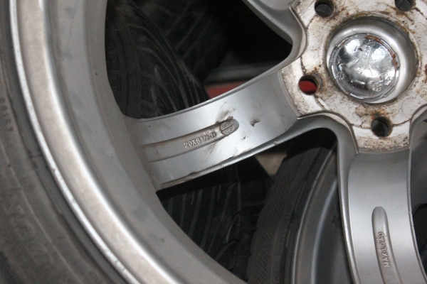 ขายล้อขอบ20 กว้าง8.5  5/114 พร้อมยาง  17000.- ครับ