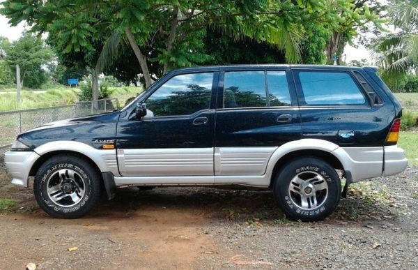 SSANGYONG - MUSSO 3.0 AT 4WD ปี 96 รถบ้านเดิมๆทั้งคัน เครื่องแห้งแรงดีไม่มีเยิ้ม ภายในเก๋งคอนโซลสวยหรูหรา CD พ.เพาเวอร์ ก.ไฟฟ้า สวยครบครัน ช่วงล่างแน่นหนึบ ยางสภาพดี 70\% พร้อมใช้งาน เอกสารทะเบียนภาษีครบพร้อมโอน ราคาต่อรองได้ครับ