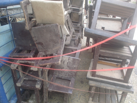 ลดให้***โต๊ะ-เก้าอี้ ขนาดเล็ก    เหมามาจากร้านอาหาร ยังแข็งแรงดี