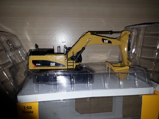 cat 374D L รายละเอียดโมเดลสวยคับ เหมาะกับการเก็บสะสมหรือตั้งโชว์คับ ขยับได้เหมือนจริงทุกส่วนคับ ทำจากเหล็กทั้งคัน  สนใจโทรสอบถามได้ตลอดทุกเวลาคับ พร้อมส่งคับ