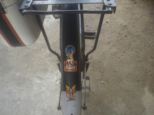 ขายไม่แพง  ไม่มีเเชื่อม  เดิมๆทุกชิ้น   สำหรับผู้ชมที่ชื่นชอบทางนี้