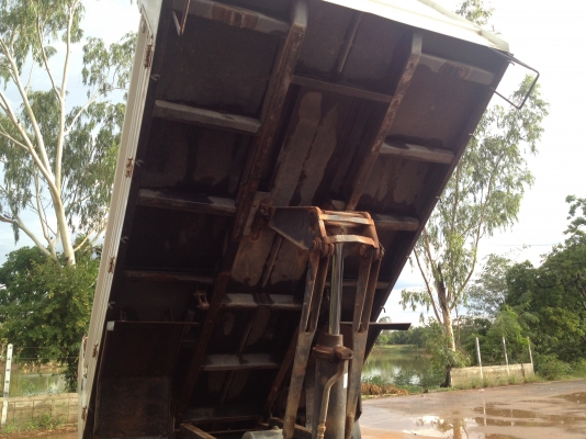 ขายหกล้อดั้ม FRR 210 ยูโร 3 ปี 53 สวยๆ พร้อมใช้