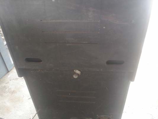 ตู้เกมส์รุ่นเก่า  ขายตามสภาพ  เหมามาจากร้านผับ  ขายถูกๆๆ