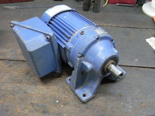 ขายมอเตอร์เกียร์ sumitomo 1/4 HP. มีคอยเบรคในตัว อัตราทด 11/1 สภาพสวยพร้อมใช้งาน