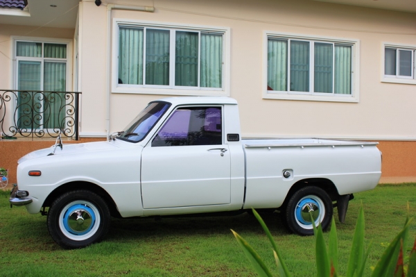 <<< mazda 1000 เกียร์คอ ของเดิมเพียบ ทำสีใหม่ ทะเบียนโอน >>>>