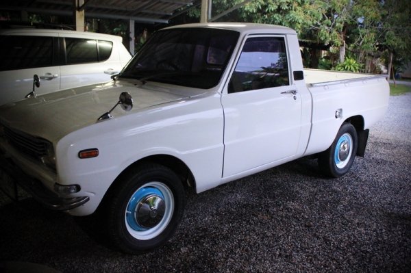 <<< mazda 1000 เกียร์คอ ของเดิมเพียบ ทำสีใหม่ ทะเบียนโอน >>>>