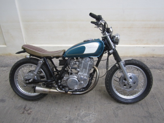 ขาย SR 400 แทรกเกอร์ เก๋าๆ เครื่องดีครับรับประกัน ลองดู เอกสารอินวอย  ที่ขายถูไม่ไช่รถไม่ดีนะครับ ลูกค้ามาเทริน์ไว้ครับ