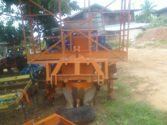 ขายเครื่องปลูกออ้ย kk ร่องคู่ สภาพใช้งานปีเดียว