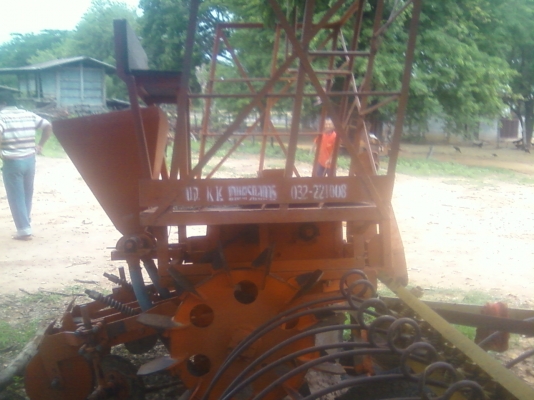 ขายเครื่องปลูกออ้ย kk ร่องคู่ สภาพใช้งานปีเดียว ขายเครื่องปลูกออ้ย kk ร่องคู่ สภาพใช้งานปีเดียว