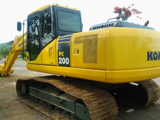 ขายดาวน์Komatsu Pc200-7 /1,8xxชั่วโมง 900,000บาท