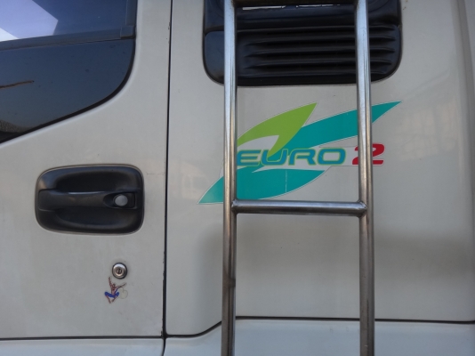 ขายด่วน  รถบรรทุกตู้แห้ง  เพลาเดียว ISUZU  DEGA  200แรง  ปี  48   พร้อมใช้งาน