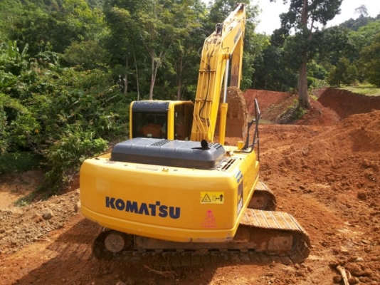 รถแบคโฮ KOMATSU  200 - 8  รถทำงาน 8,xxx กม.  สนใจติดต่อ 081 - 6079515