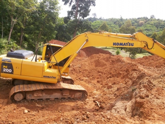 รถแบคโฮ KOMATSU  200 - 8  รถทำงาน 8,xxx กม.  สนใจติดต่อ 081 - 6079515