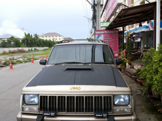 ขายฝากระโปรงพร้อมสกู๊ปฝากระโปรง ใส่่jeep XJ เหลี่ยมครับ