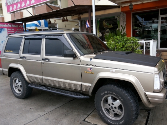 ขายฝากระโปรงพร้อมสกู๊ปฝากระโปรง ใส่่jeep XJ เหลี่ยมครับ