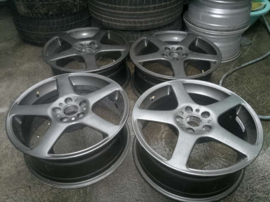 --- ชาย ---  ล้อ ITALY 1ชุด ใส่ VOLVO ขอบ 17"x7 ET 35)