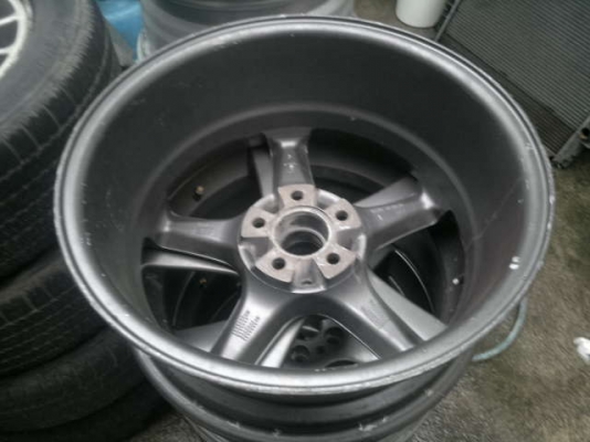 --- ชาย ---  ล้อ ITALY 1ชุด ใส่ VOLVO ขอบ 17"x7 ET 35)