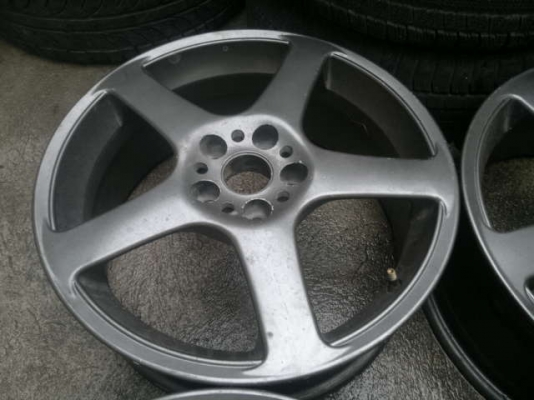 --- ชาย ---  ล้อ ITALY 1ชุด ใส่ VOLVO ขอบ 17"x7 ET 35)