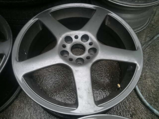 --- ชาย ---  ล้อ ITALY 1ชุด ใส่ VOLVO ขอบ 17"x7 ET 35)