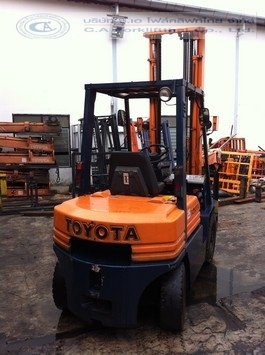 ขายรถ โฟล์คลิฟท์ TOYOTA รุ่น 5-FD25