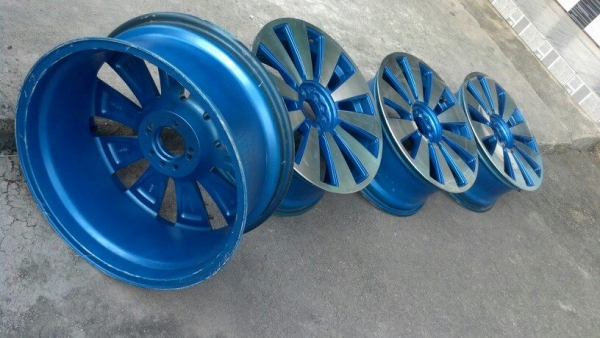 แม็ก 18 ฟ้าหน้าเงา 4 รู 100 และ 5/100 ราคา 6500 บาท แม็ก 18 ฟ้าหน้าเงา 4 รู 100 และ 5/100 ราคา 6500 บาท